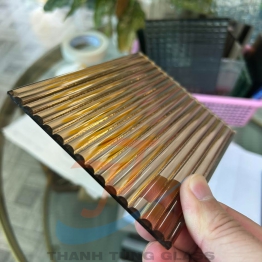 KÍNH SỌC MÀU TRÀ