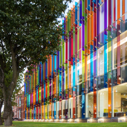 Kính đa màu sắc trang trí